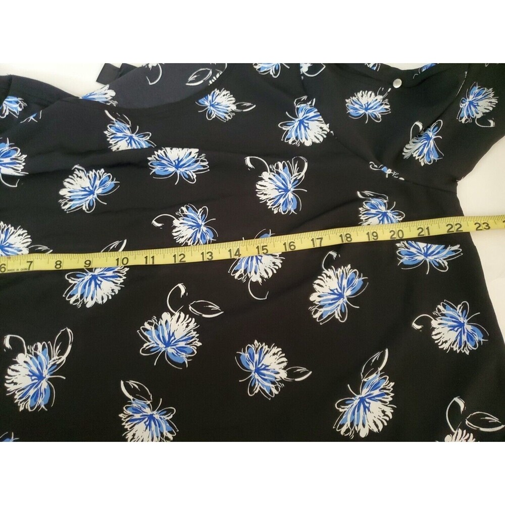 Liz Claiborne Career Woman Top Black with Blue Flowers Size Large - Picture 7 of 8